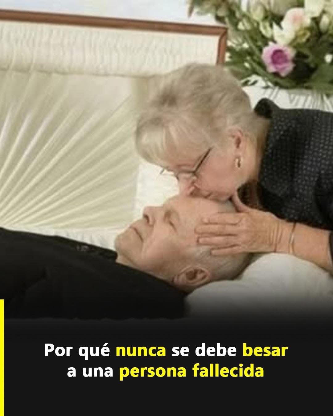 Beso en la frente a una persona fallecida
