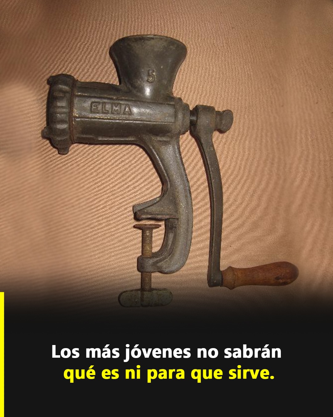 Antiguo molino manual de metal ELMA